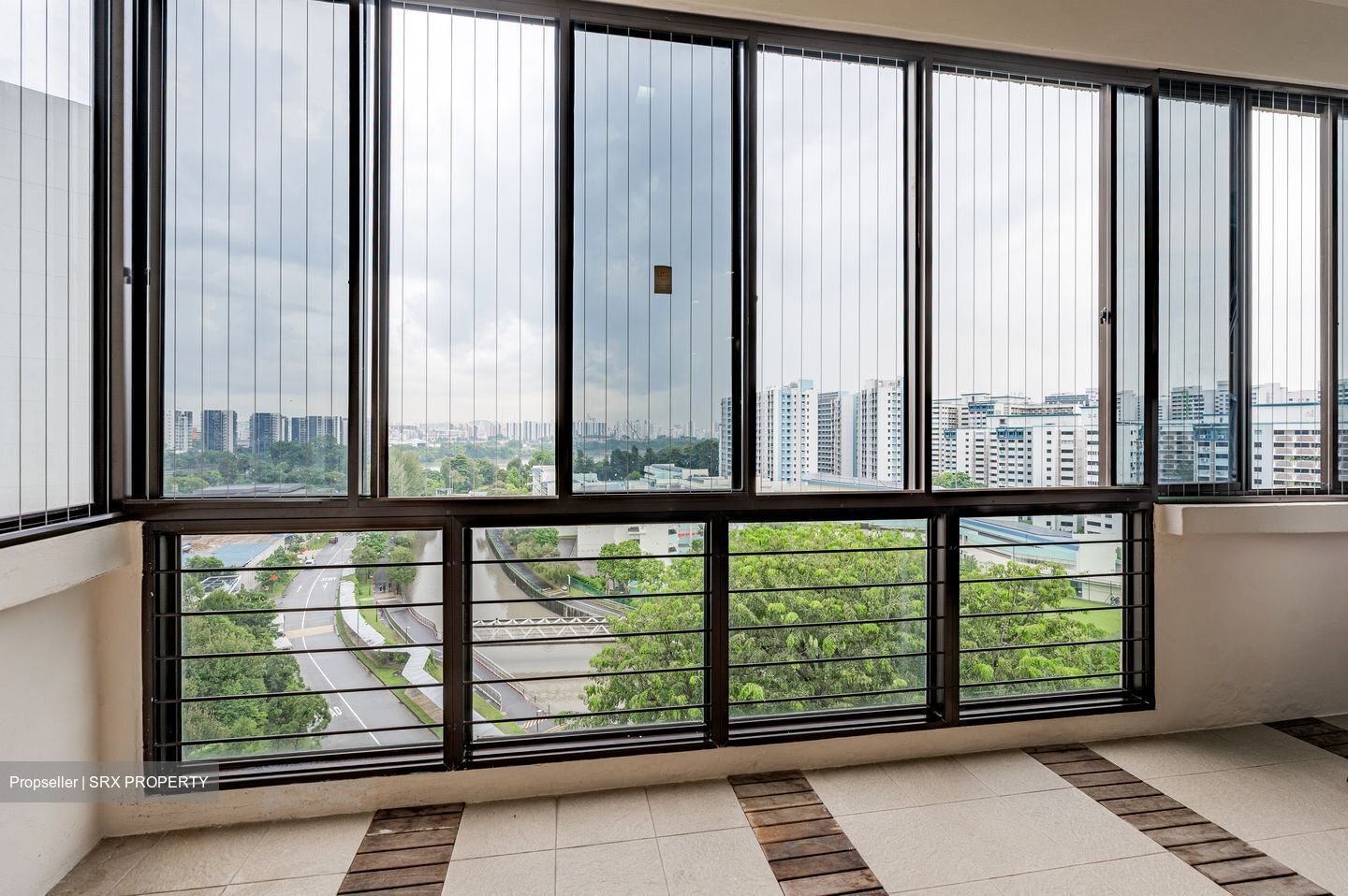 Lakepoint Condominium (D22), Condominium #555035221